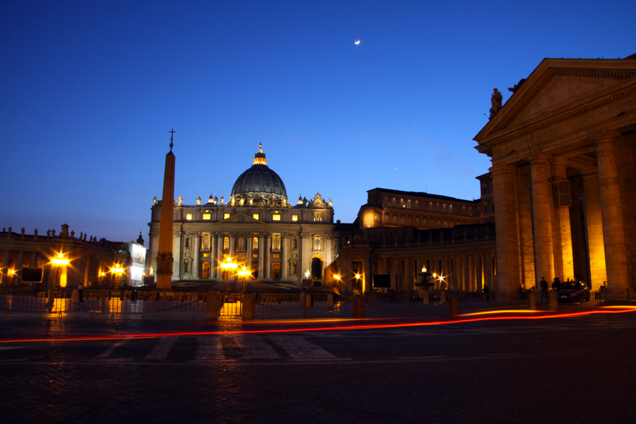 St. Peters Square & Basilica at night :  : Christopher Davies Photography