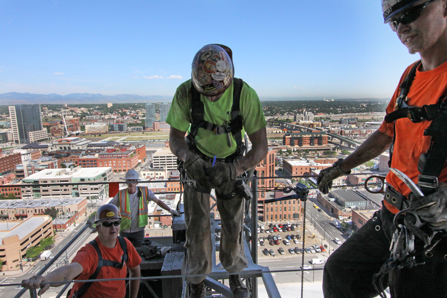 Workers raising lift to the 21st floor of 1800 Larimer St, Denver's Platinum Leed high rise :  : Christopher Davies Photography