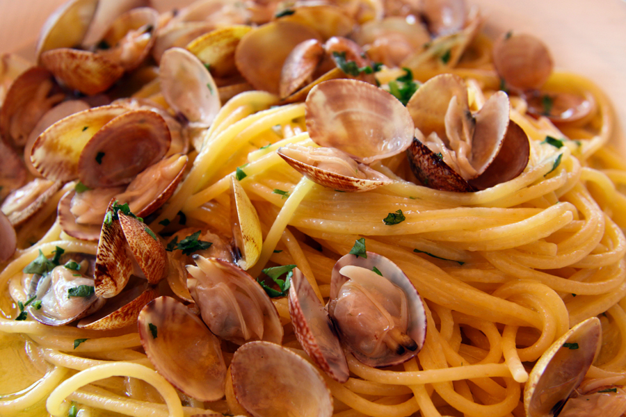 Naples, Italy, Linguine with baby clams :  : Christopher Davies Photography